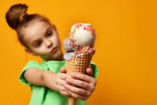 kid with icecream